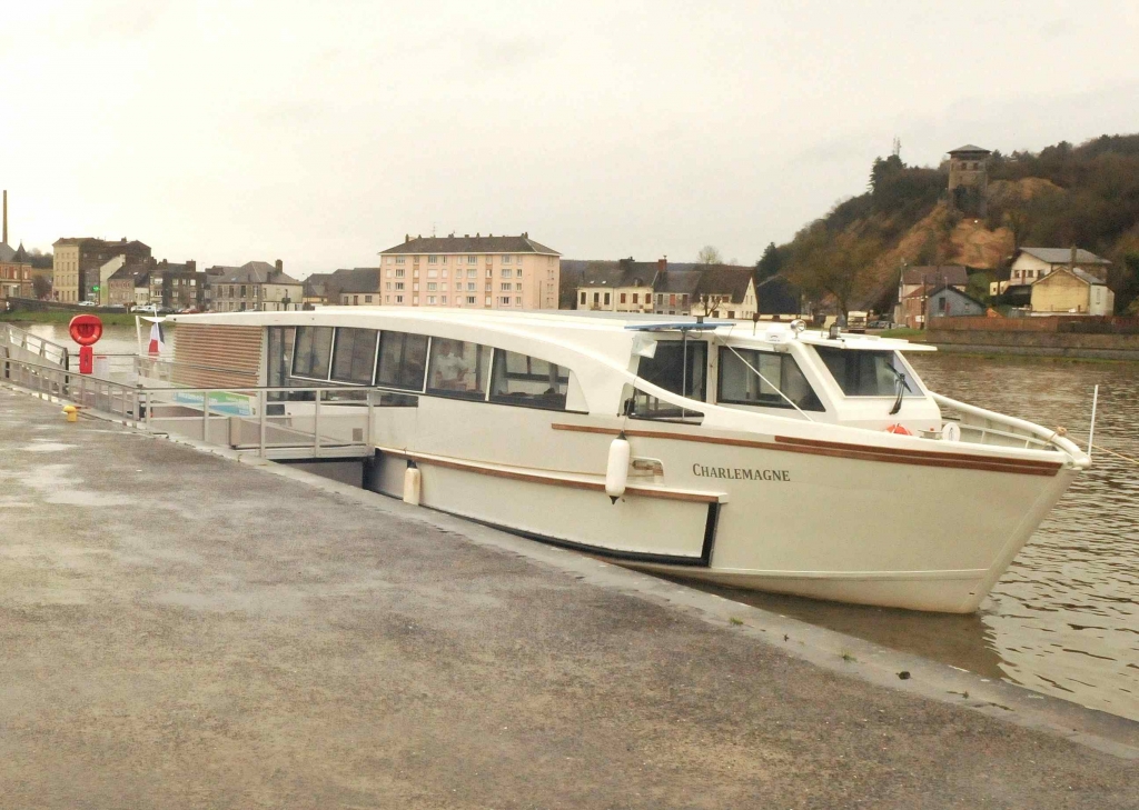 Le bateau-restaurant Charlemagne à Givet (Photo Y.Gérondal)