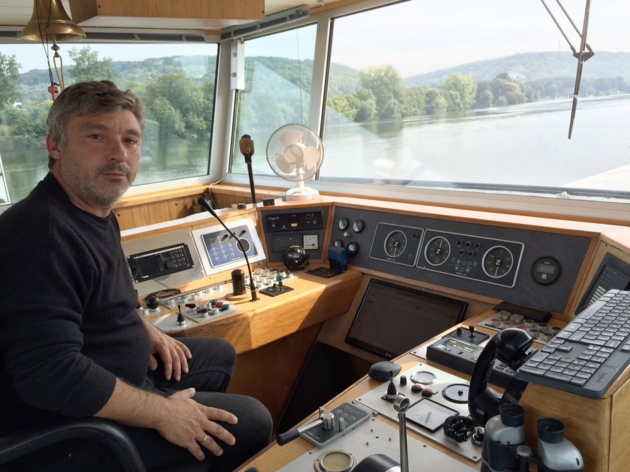 Pascal Rottiers est à quai à Vernon depuis maintenant quatre semaines. L'un de ses confrères est là depuis 7 semaines. (Photo Le Démocrate Vernonnais)