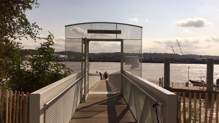 Le nouveau ponton "La Cité du Vin" (photo Radio France - Yassine Khelfa)