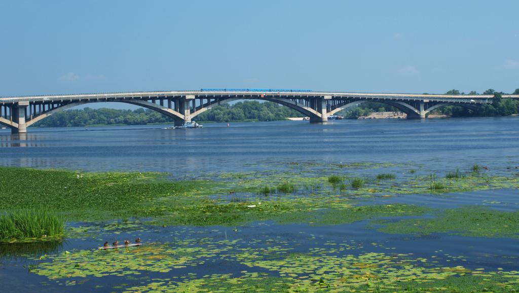 Vue sur le fleuve Dniepr, en Ukraine, qui peut maintenant accueillir de nouveau des péniches pour la première fois depuis 2003 (Photo d'illustration Wikimedia Commons / Petar Milošević)