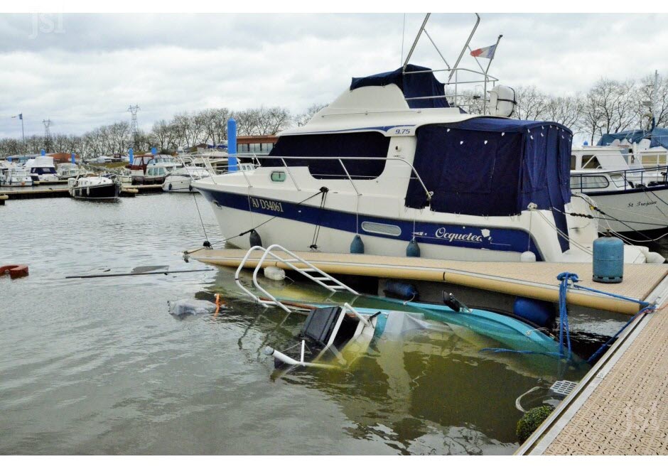 Mâcon : un bateau coule au port de plaisance (Photo extraite du site du Journal de Saône-et-Loire - A.W.)