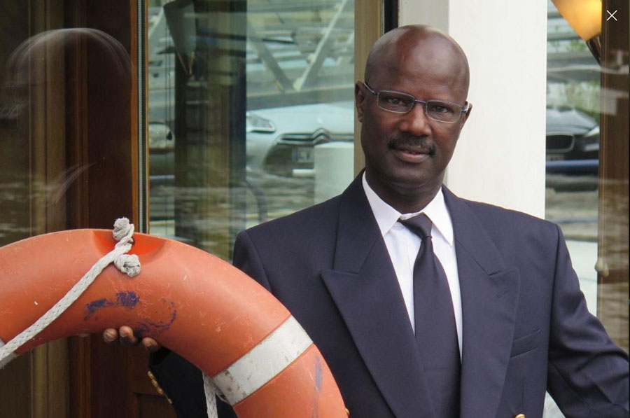 Oumar Diaw, matelot sur le « Capitaine-Fracasse » à Paris, a sauvé un homme tombé à l’eau, en juin, alors que la Seine était en crue.(Photo LP - ÉRIC LE MITOUARD)