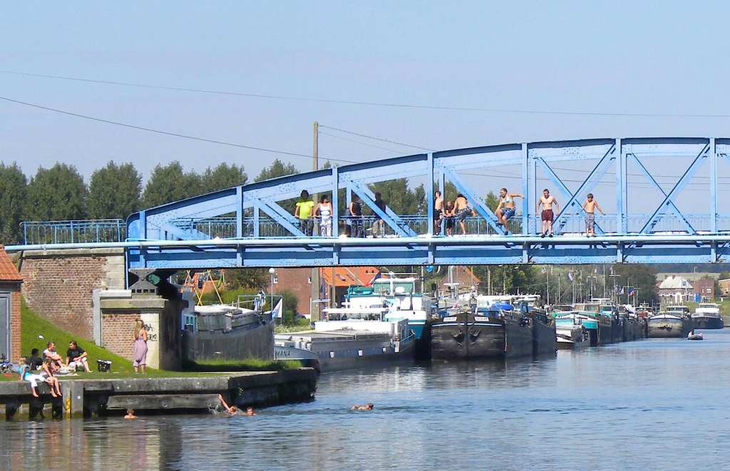 Plongeons d'Arleux, plongeons dangereux... PK0,5 du canal du Nord (Photo PJL)