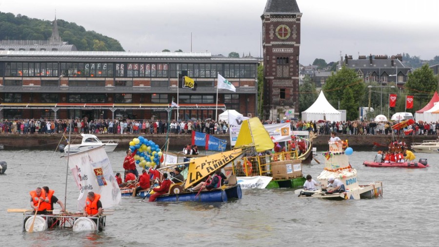 Une fête du fleuve qui pourrait s’inscrire dans l’esprit des « grandes pagailles », les courses burlesques traditionnellement disputées pendant l’Armada de Rouen (Photo D.R.)