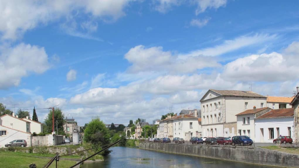 Pour répondre à un cahier des charges très strict, un appel à projet sera lancé pour la construction d’un bateau adapté à la navigation dans le Marais poitevin. (Photo NR)