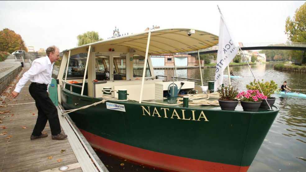 Le concept du Natalia, c’est de proposer de la croisière sans les contraintes des cabines. Backwaters mise beaucoup sur le confort avec son salon panoramique et les sièges « lounge ». (Photos FRED DOUCHET)