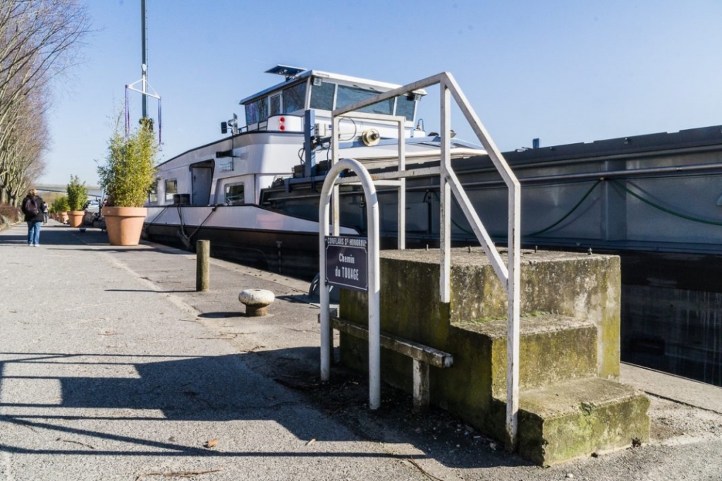 CONFLANS-SAINTE-HONORINE - Des bornes d’électricité et d’eau arrivent pour les bateaux de commerce (Photo D.R.)