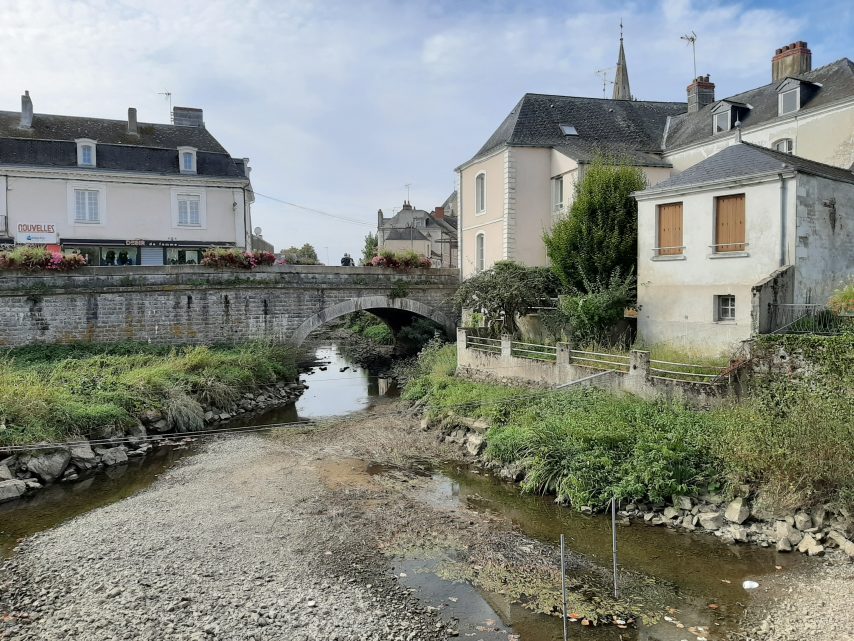 La ville finance l’évacuation des sédiments qui s’accumule sur le port de Sablé. (Photo Les Nouvelles de Sablé)