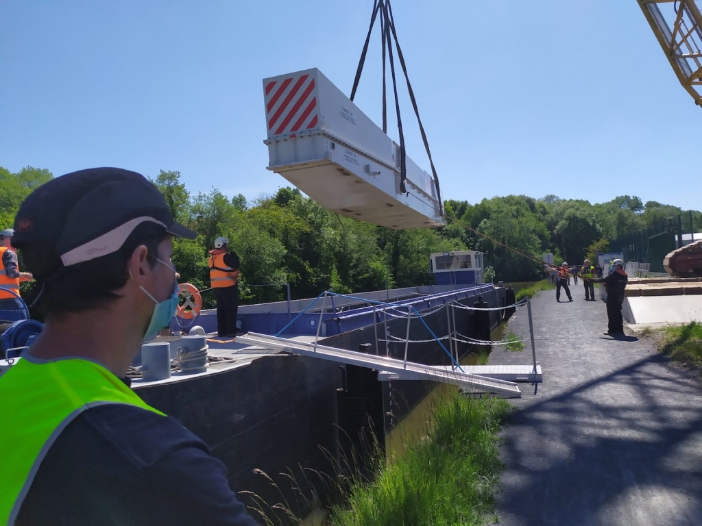 Jeumont Electric : un rotor de 300 tonnes transporté sur la Sambre (Photo D.R.)