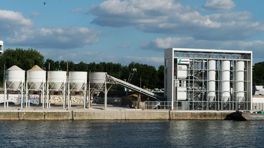 Une usine Lafarge en bord de Seine (Illustration AFP - DANIEL PIER / NURPHOTO / NURPHOTO)