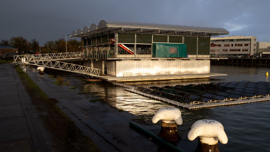 La ferme flottante de Rotterdam aux Pays-Bas avec des vaches laitières. (Photo MARTIN BERTRAND / HANS LUCAS)