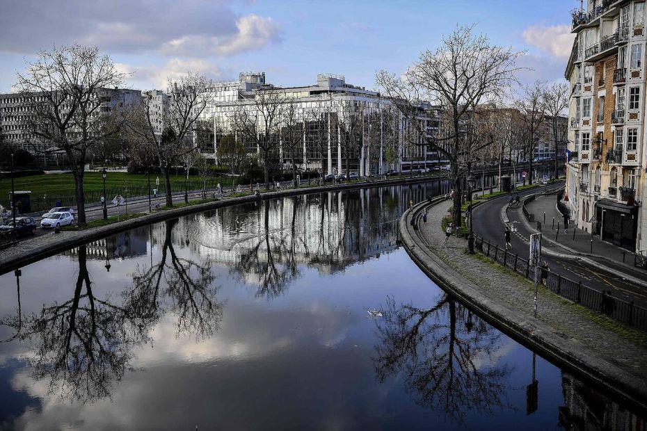 Le canal Saint-Martin, à Paris, a débordé lundi soir en raison d'un problème technique. (Photo CHRISTOPHE ARCHAMBAULT / AFP)