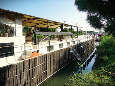 Péniche habitable 166 m2 Aigues Mortes 400000€