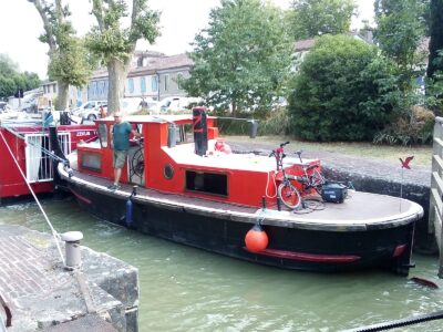 Remorqueur fluvial de plaisance