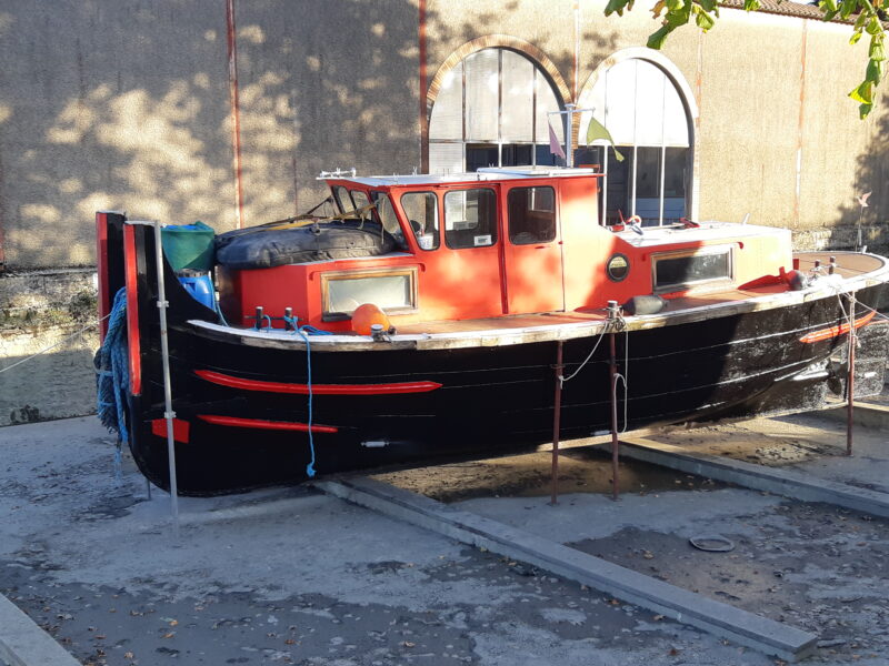 Remorqueur fluvial de plaisance