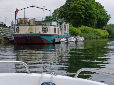 Base de location de bateaux