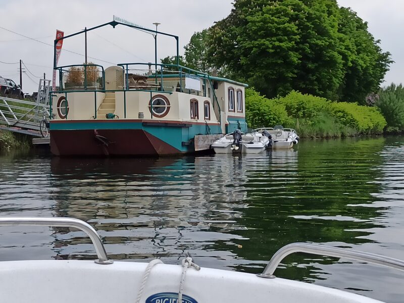 Base de location de bateaux