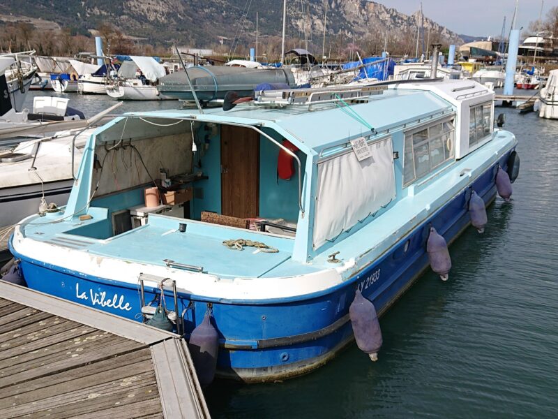 Bateau Fluvial habitable et navigable