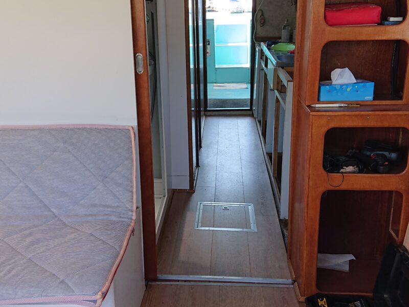 Bateau Fluvial habitable et navigable