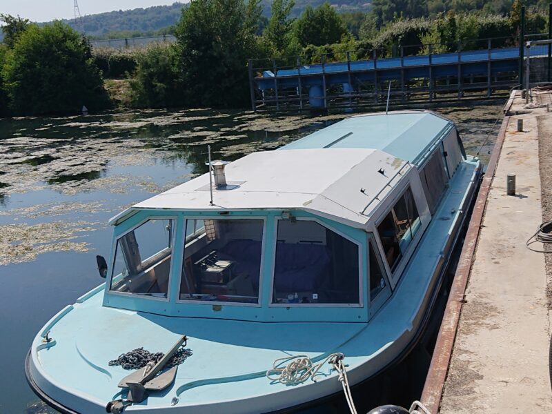 Bateau Fluvial habitable et navigable