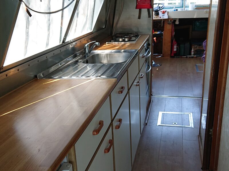 Bateau Fluvial habitable et navigable