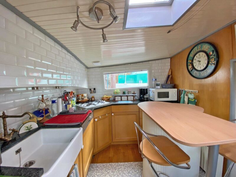 🌞 80 m² sur l’eau : Et si votre salon changeait d’horizon ? 🌞