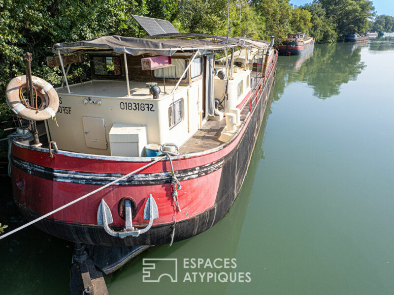 Péniche aux portes de la cité des Papes