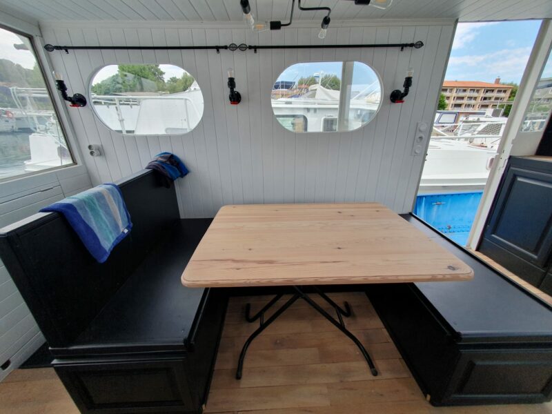 Ancien remorqueur converti en plaisance