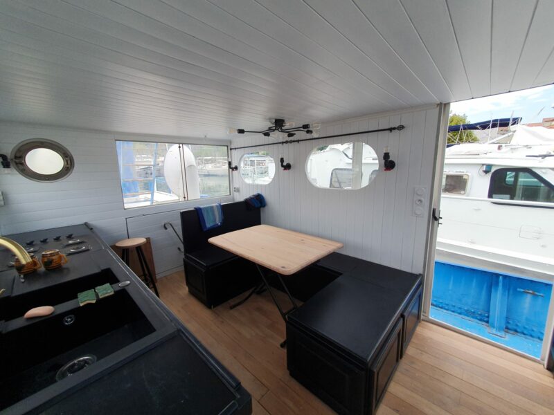 Ancien remorqueur converti en plaisance