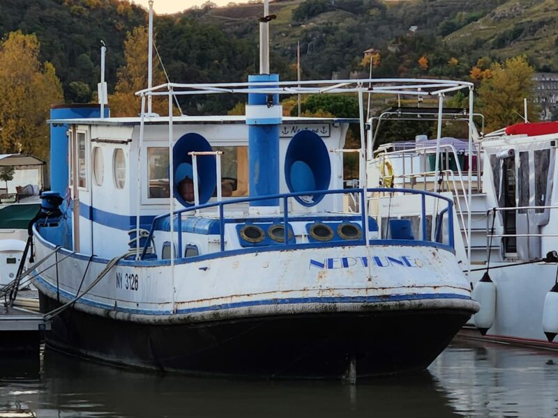 Ancien remorqueur converti en plaisance