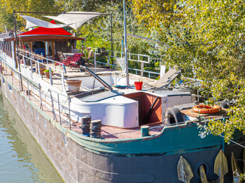Péniche 200m2 et sa somptueuse vue sur le Palais des Papes