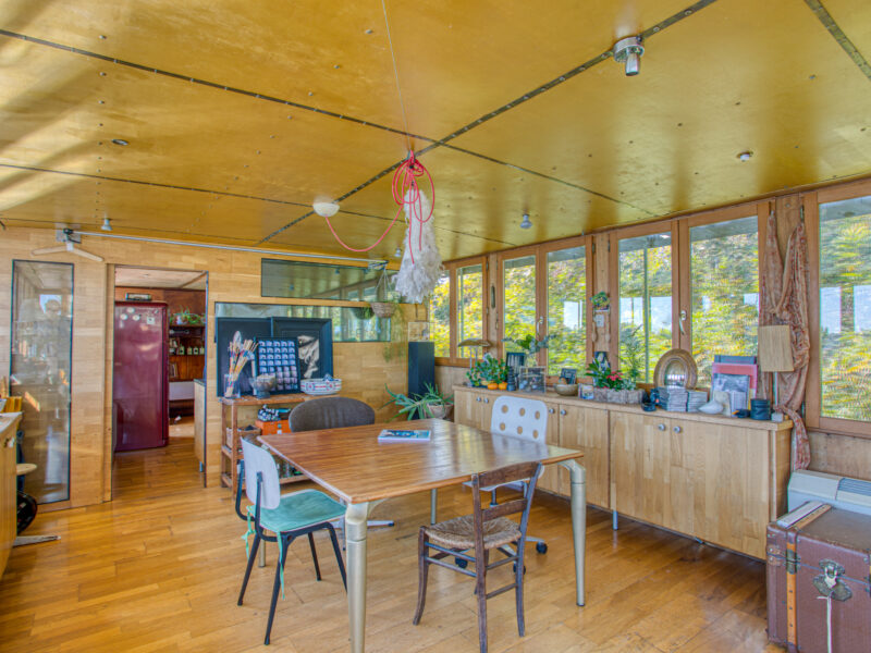 Péniche 200m2 et sa somptueuse vue sur le Palais des Papes