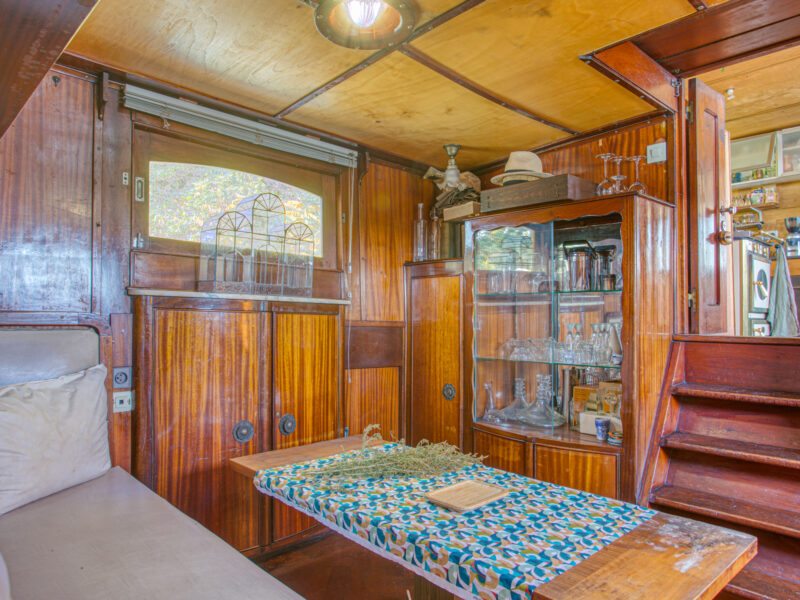 Péniche 200m2 et sa somptueuse vue sur le Palais des Papes