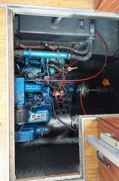 Vedette habitable immatriculée mer en côtier avec place de port