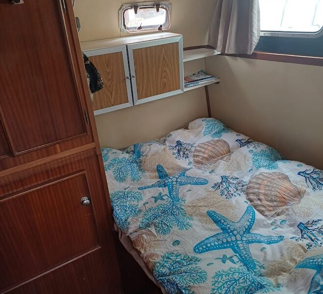 Vedette habitable immatriculée mer en côtier avec place de port