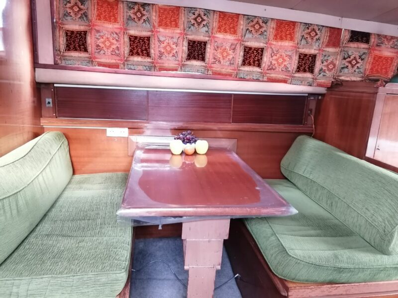 Vedette anglaise Freeman 33 Sedan – 10,9 m – 2 moteurs diesel – bateau robuste