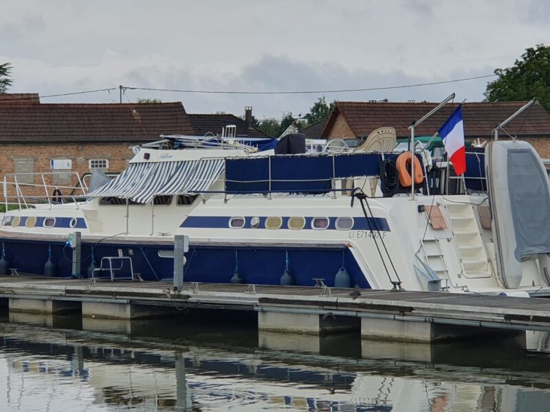 Bateau fluvial