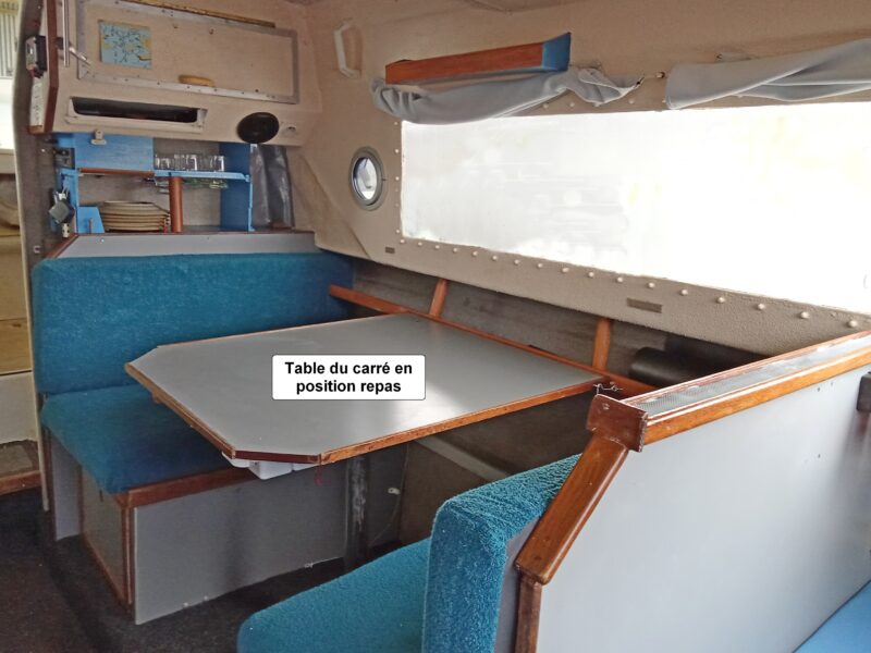 Jolie vedette fluviale et transportable