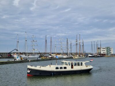 Luxe motor barge houseboat