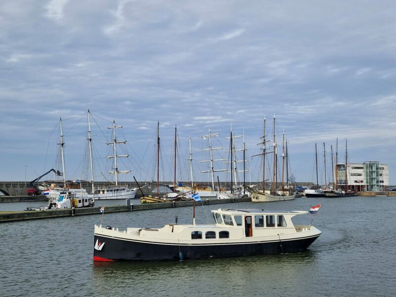 Luxe motor barge houseboat