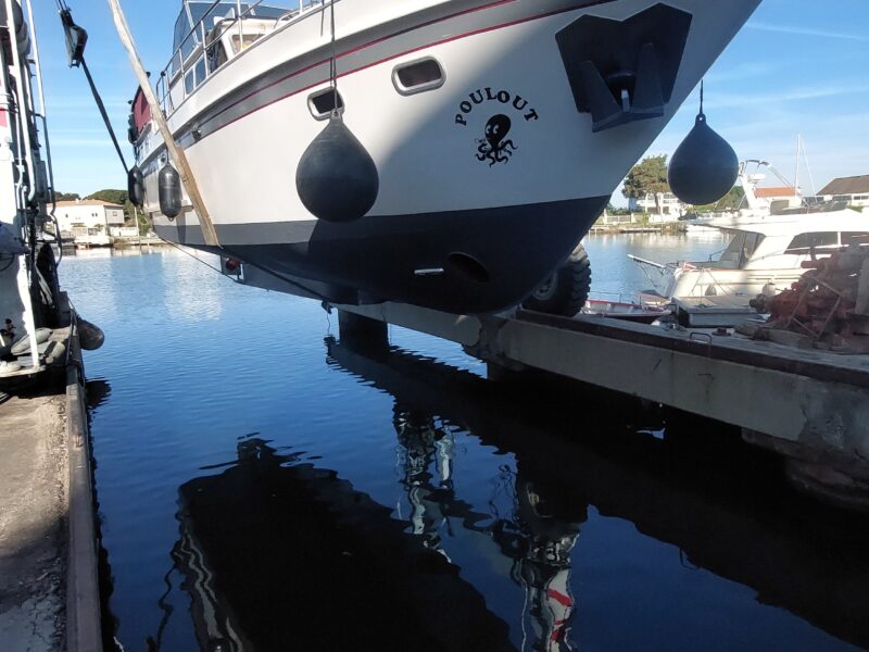 Bateau avec place de port marseillan (34)