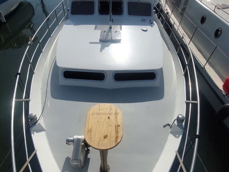 Bateau avec place de port marseillan (34)