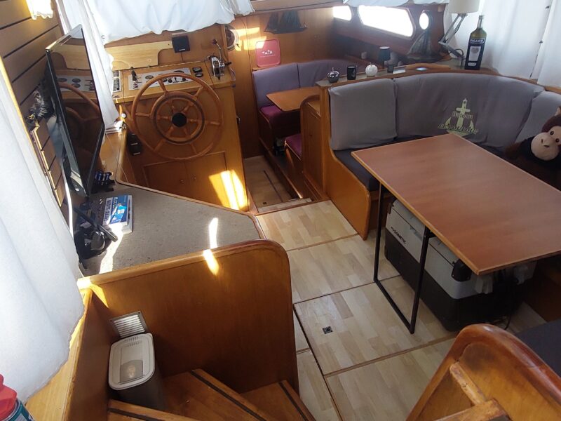 Bateau avec place de port marseillan (34)