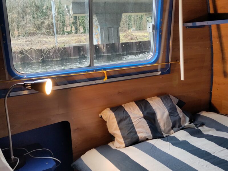 Vends bateau de 13 m utilisable dans sa vocation originelle de bateau-scène ou aménageable en bateau de tourisme.